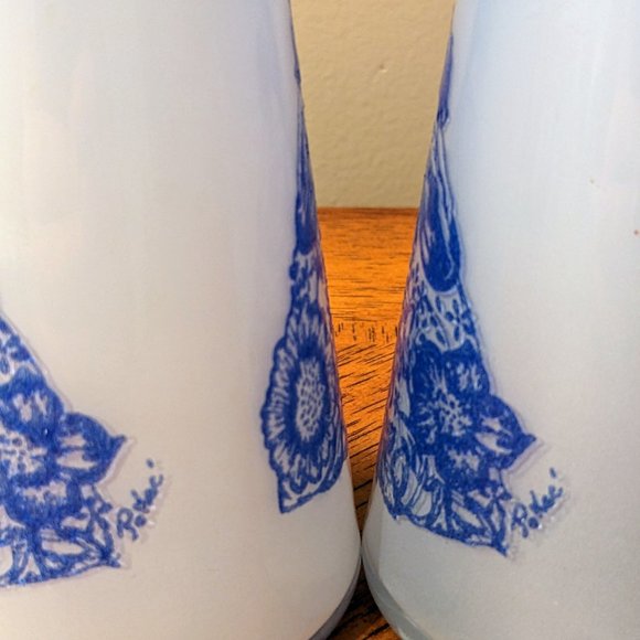Rare VTG Pair Of Blue Glass Vases, Crinoline Lady Style Pattern, Reverse Painted - Picture 3 of 9